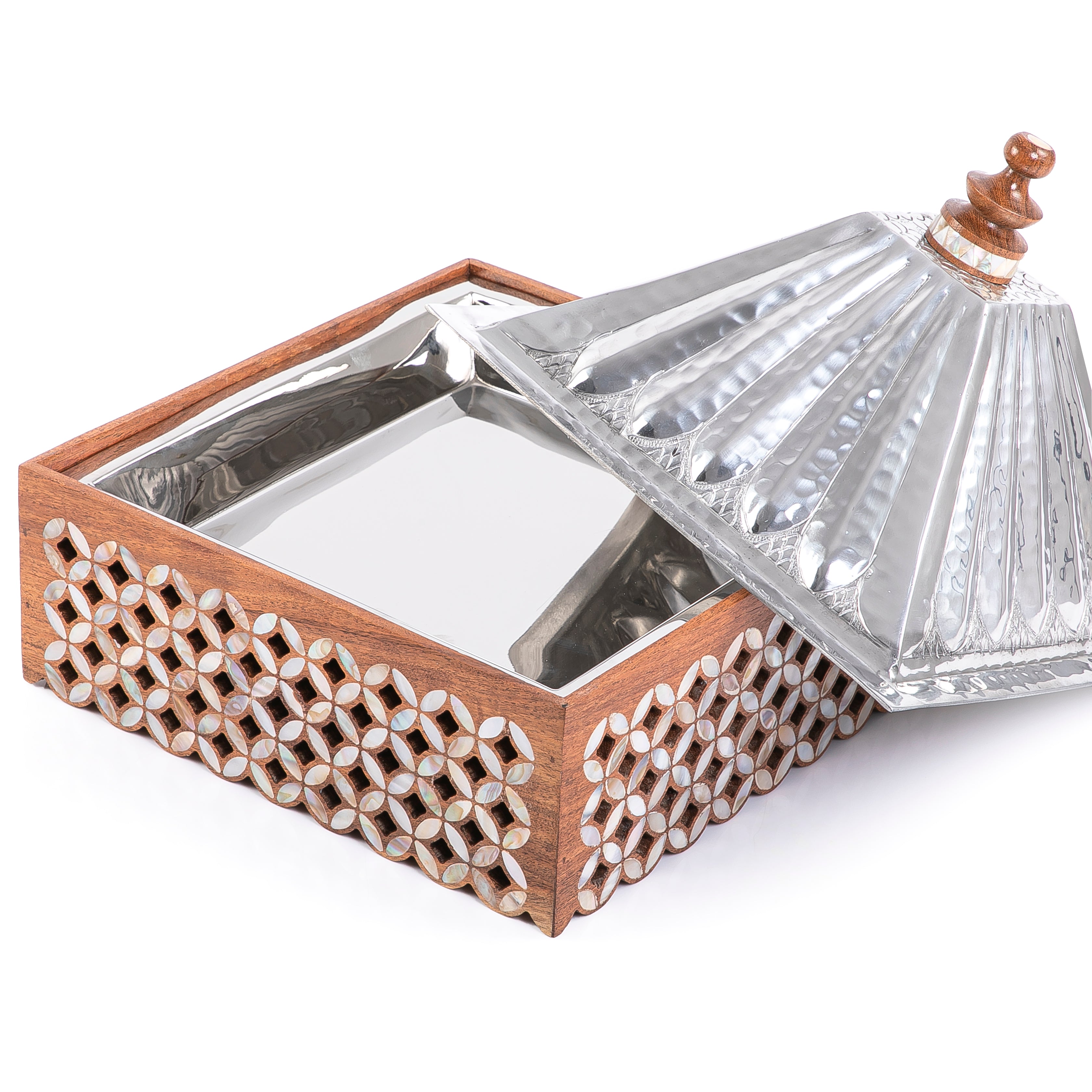 Metal heatkeeper with wooden base