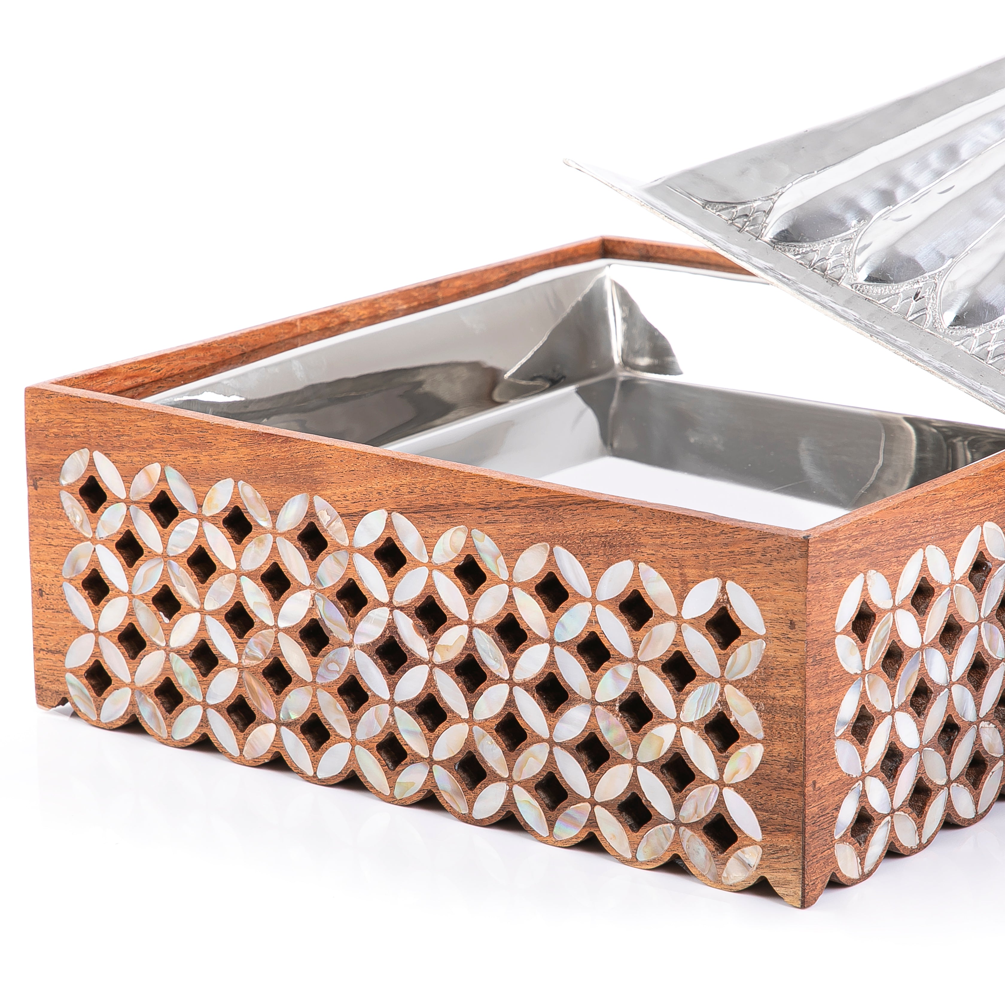 Metal heatkeeper with wooden base