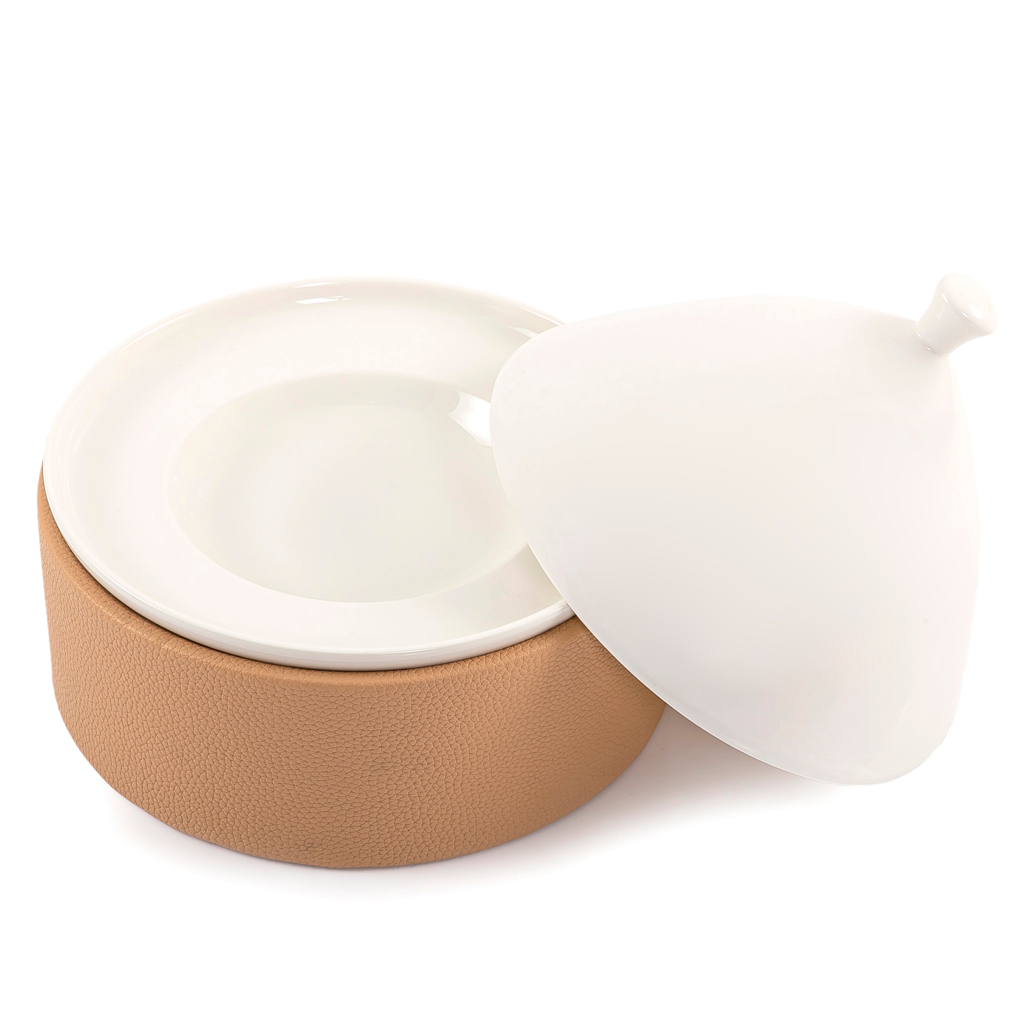 Ceramic plate with leather base