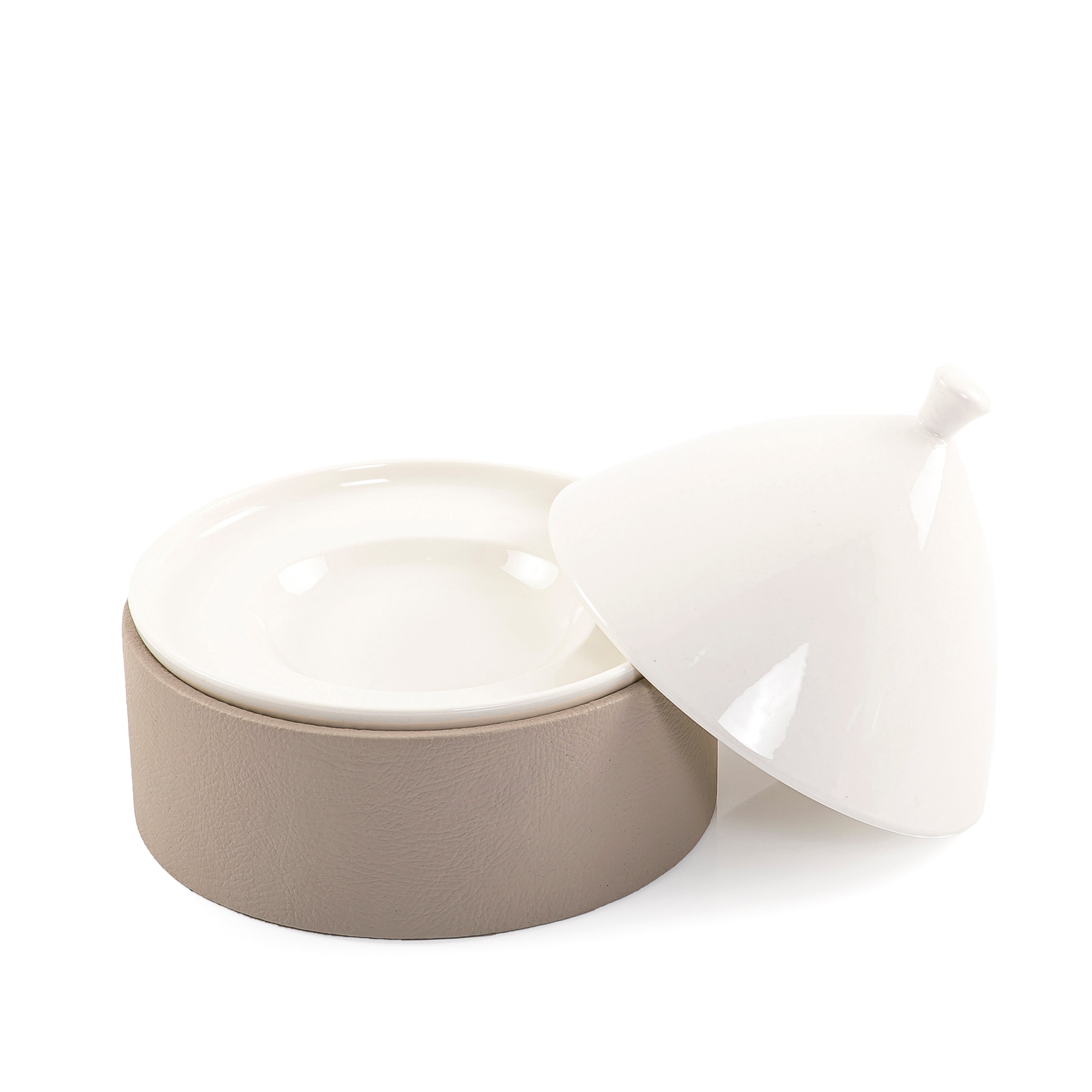 Ceramic plate with leather base