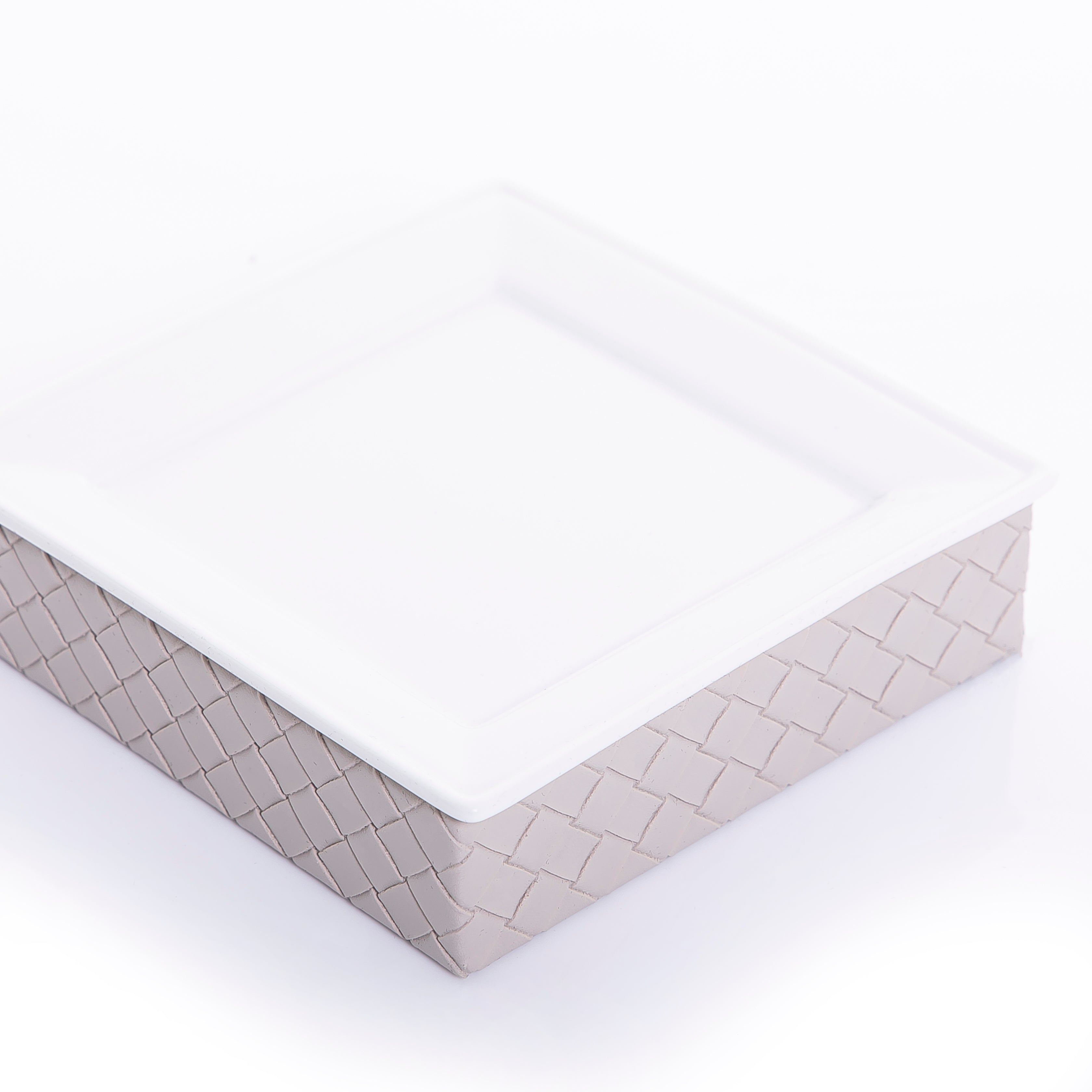 square ceramic plate with beige leather base
