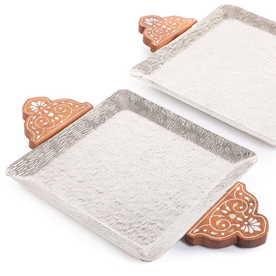 Set of 2 metal tray with wooden handle