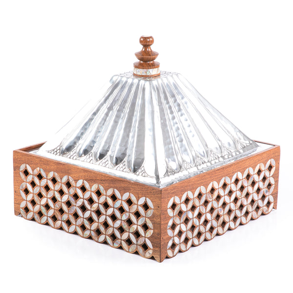 Metal heatkeeper with wooden base