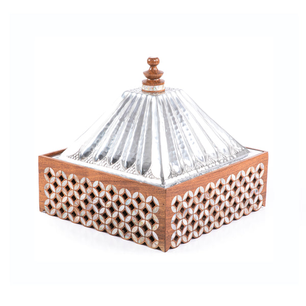 Metal heatkeeper with wooden base