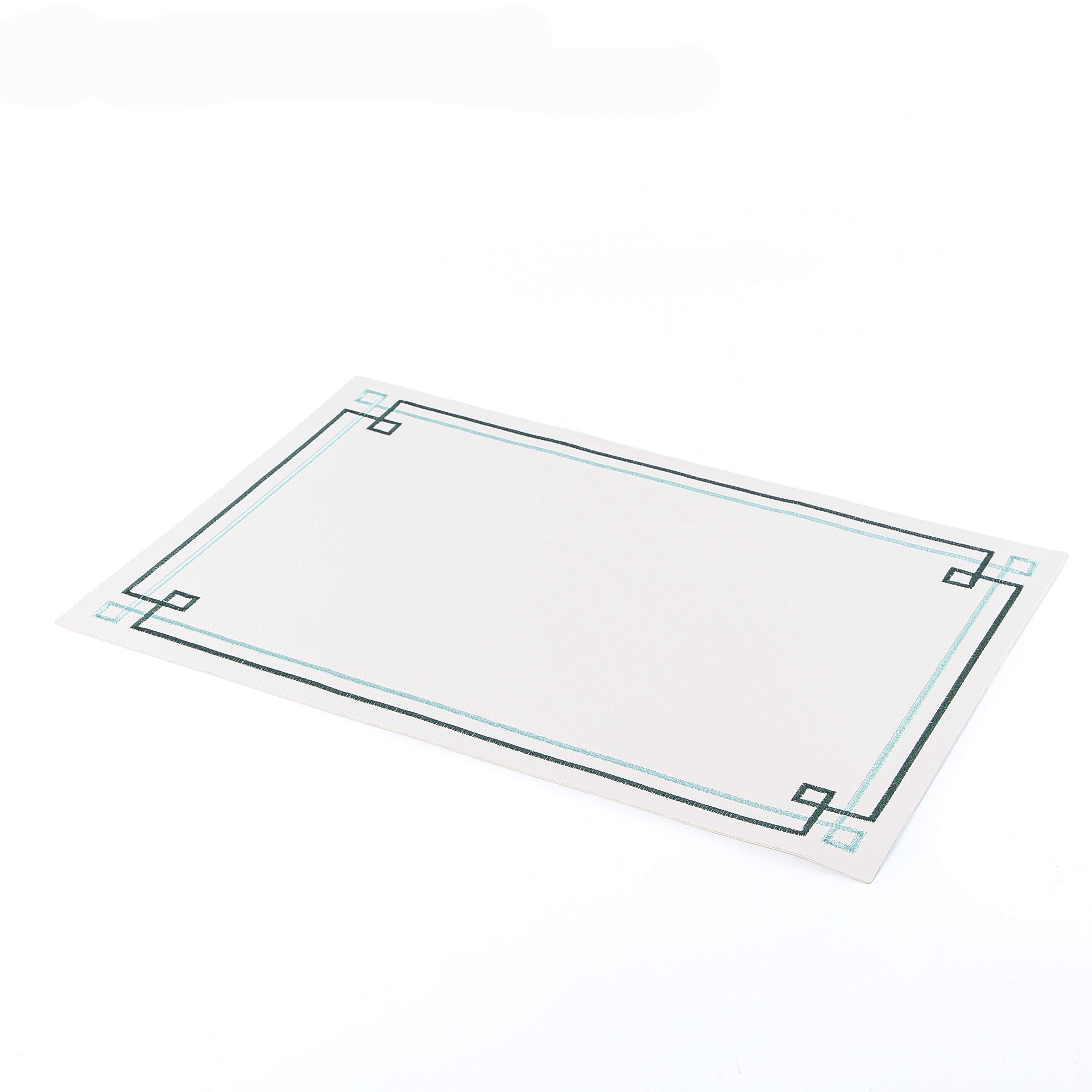 مفرش طاولة من الجلد الصناعي - لون أبيض مع اخضر 