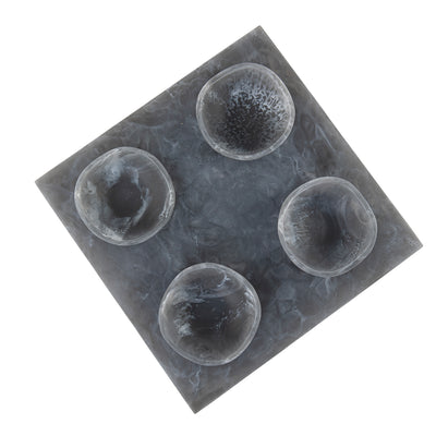 طقم مكون من 4 أوعية تقديم صغيرة باللون الرمادي على صينية مع بوكس هدايا