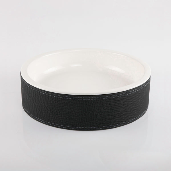 Ceramic plate with leather base