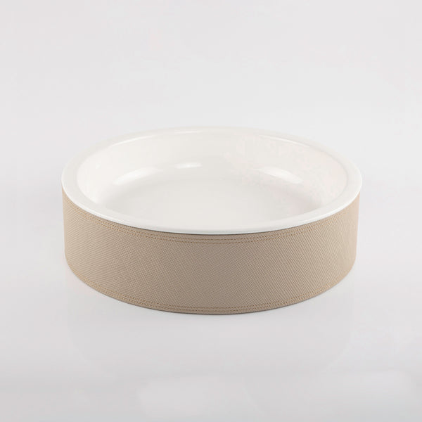 Ceramic plate with leather base