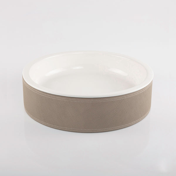 Ceramic plate with leather base