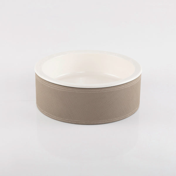 Ceramic plate with leather base