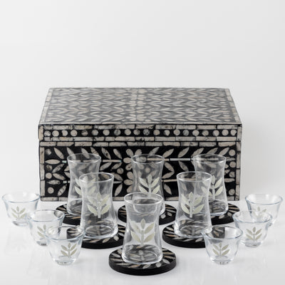 طقم صدف مكون من 12 قاعدة أكواب مع 6 أكواب للقهوة و 6 أكواب للشاي مع بوكس - أسود