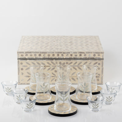 طقم صدف مكون من 12 قاعدة أكواب مع 6 أكواب للقهوة و 6 أكواب للشاي مع بوكس - بيج 