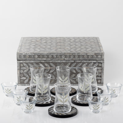 طقم صدف مكون من 12 قاعدة أكواب مع 6 أكواب للقهوة و 6 أكواب للشاي مع بوكس - رمادي