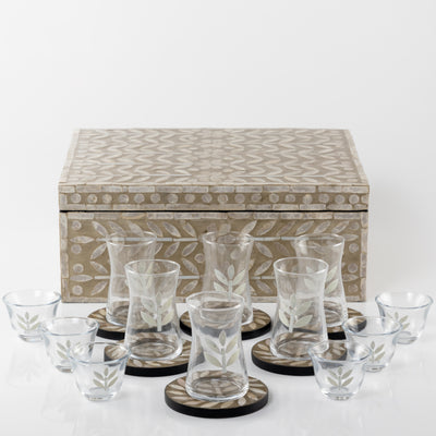 طقم صدف مكون من 12 قاعدة أكواب مع 6 أكواب للقهوة و 6 أكواب للشاي مع بوكس - زيتوني