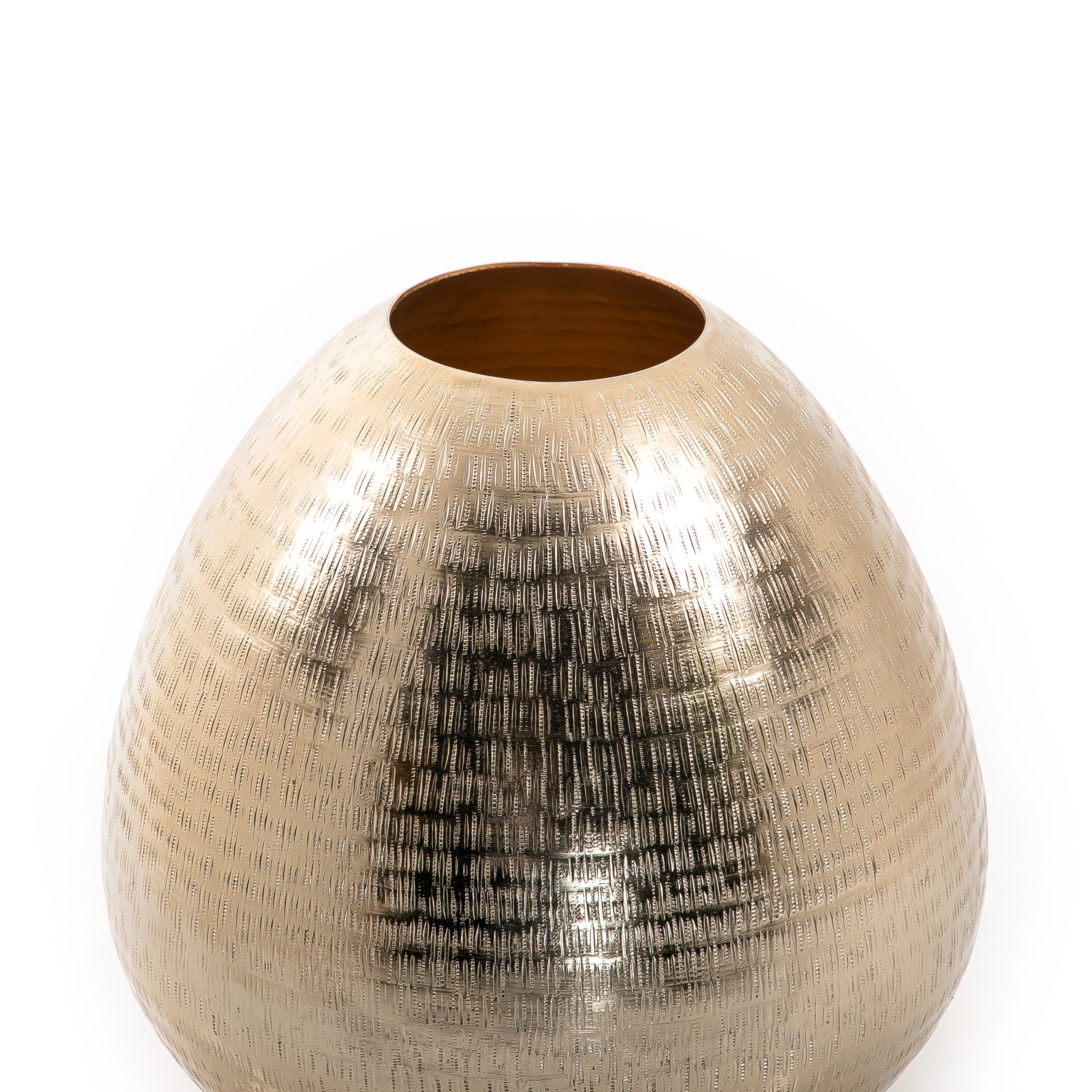 فازة معدنية باللون الذهبي 