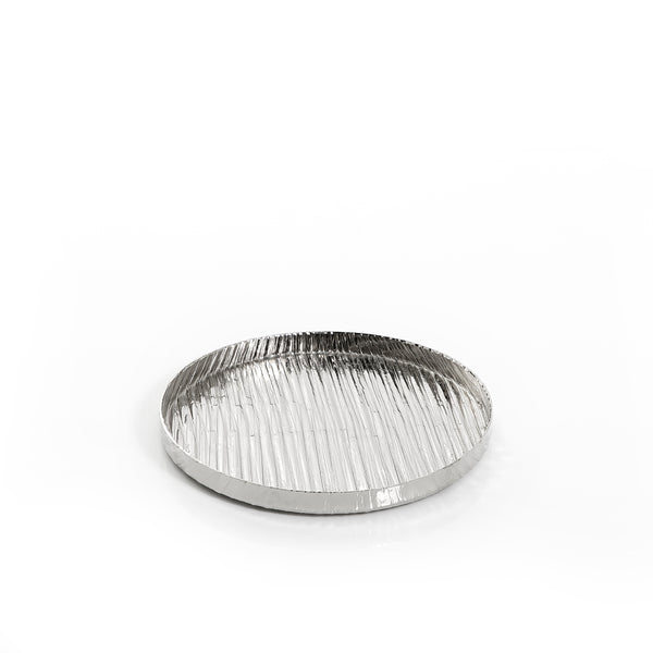 صينية معدنية دائرية باللون الفضي