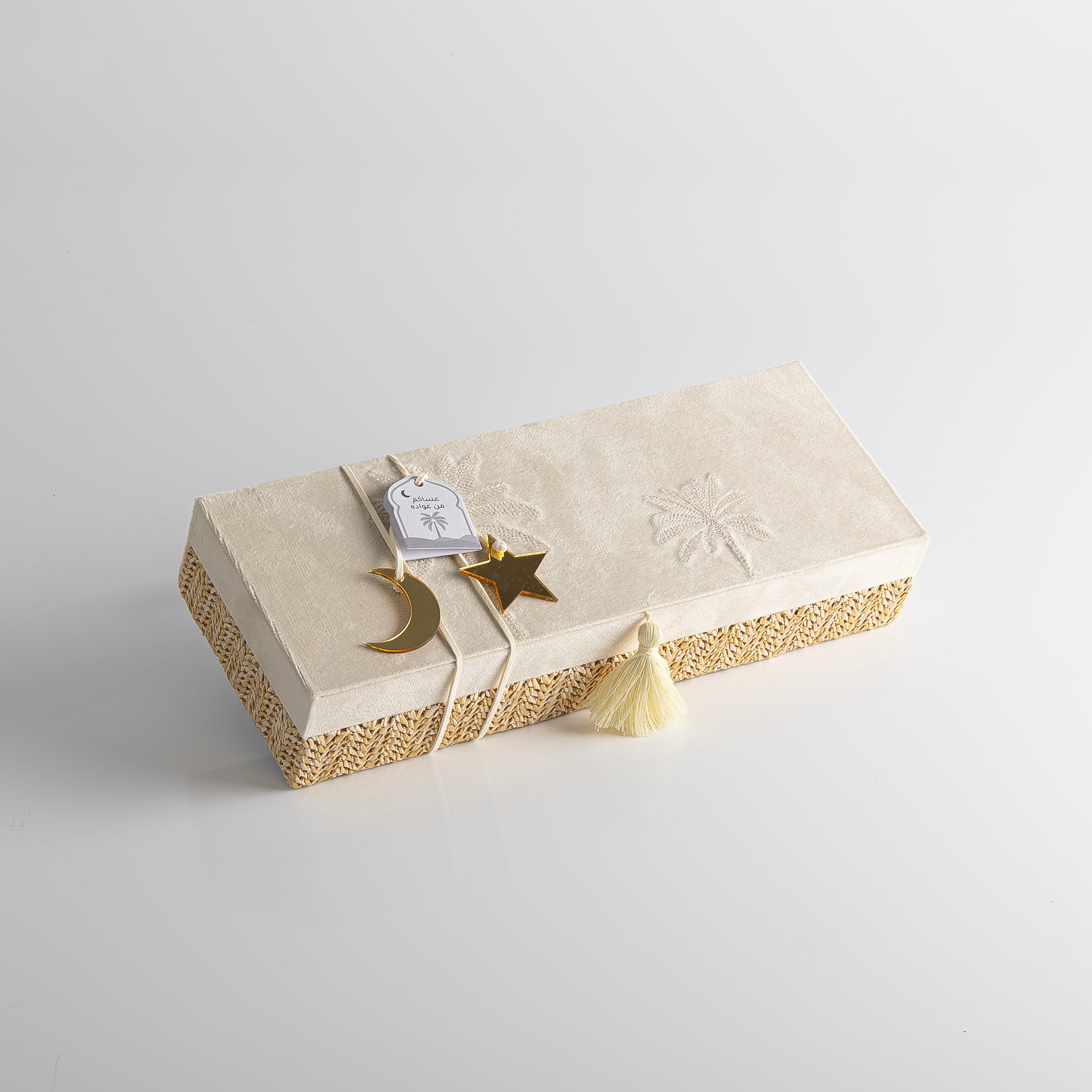 بوكس مجوهرات مستطيل صغير من الراتان مع غطاء – بيج