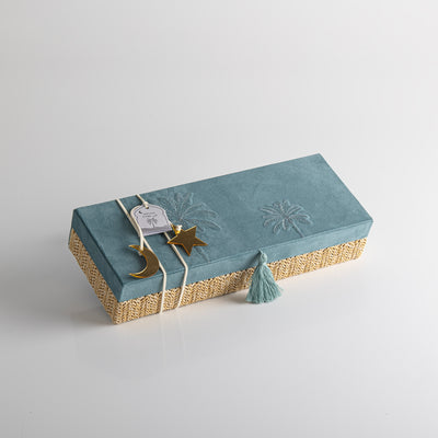بوكس مجوهرات مستطيل صغير من الراتان مع غطاء – أزرق
