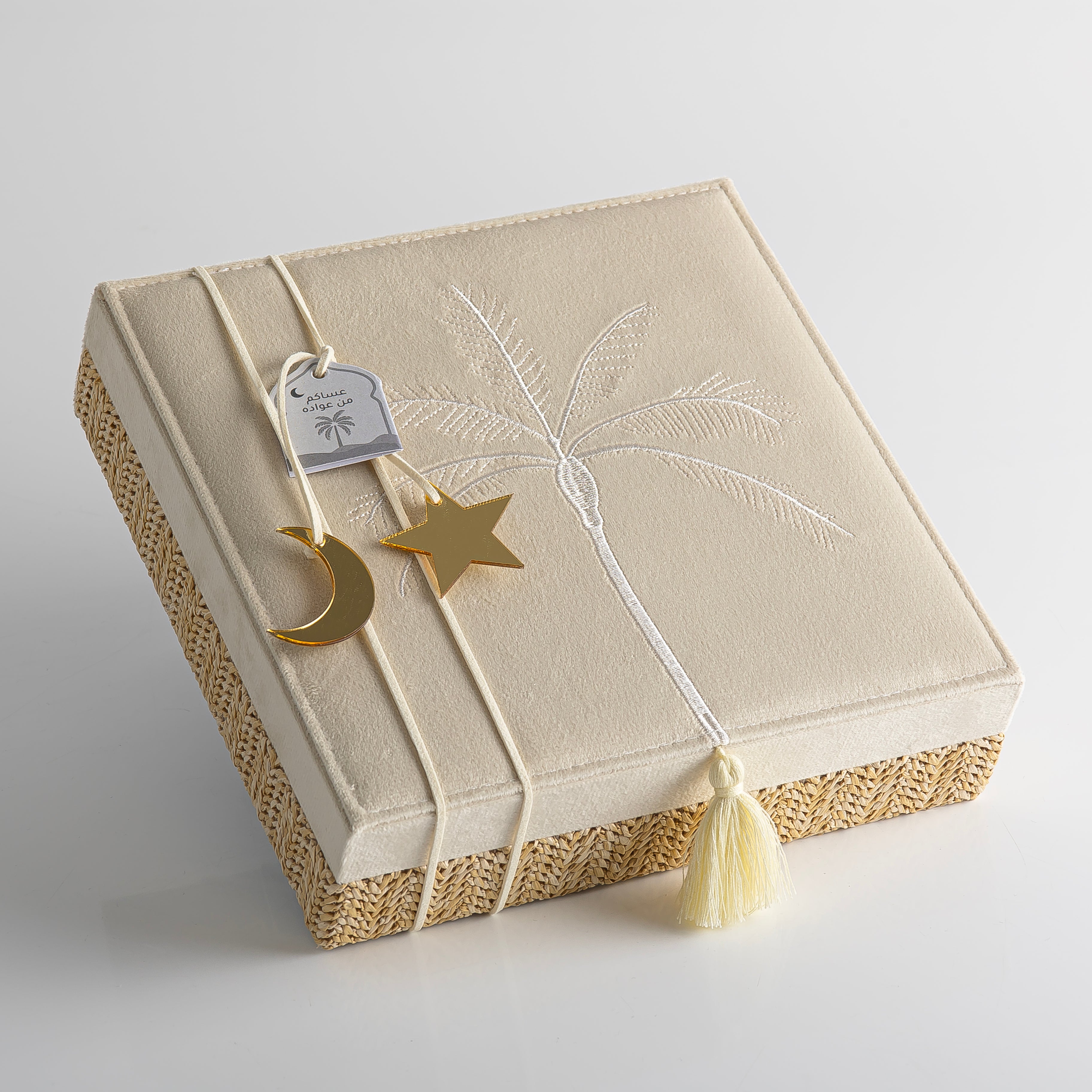 بوكس مجوهرات مربع من الراتان مع غطاء – كريمي