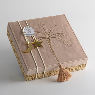 بوكس مجوهرات مربع من الراتان مع غطاء – بيج