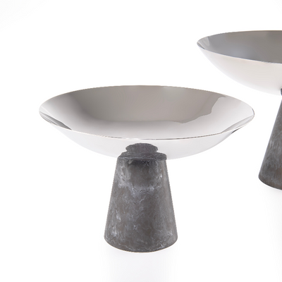 طقم فاخر مكون من 2 ستاند للتقديم مصنوعين من الستانلس ستيل على قاعدة مخروطية من الراتنج