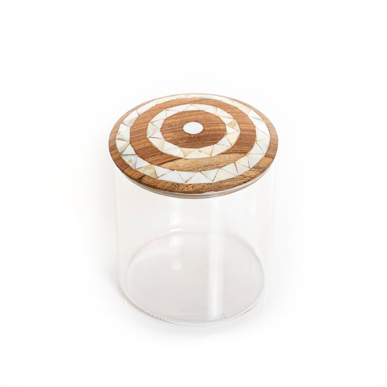 برطمان زجاجي شفاف بغطاء من الصدف